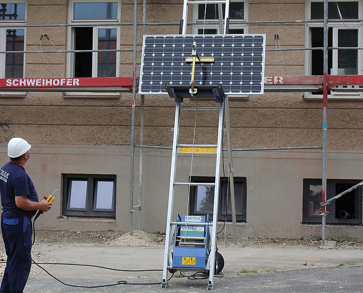 Výtah pro přepravu solárních panelů GEDA - Solarlift
